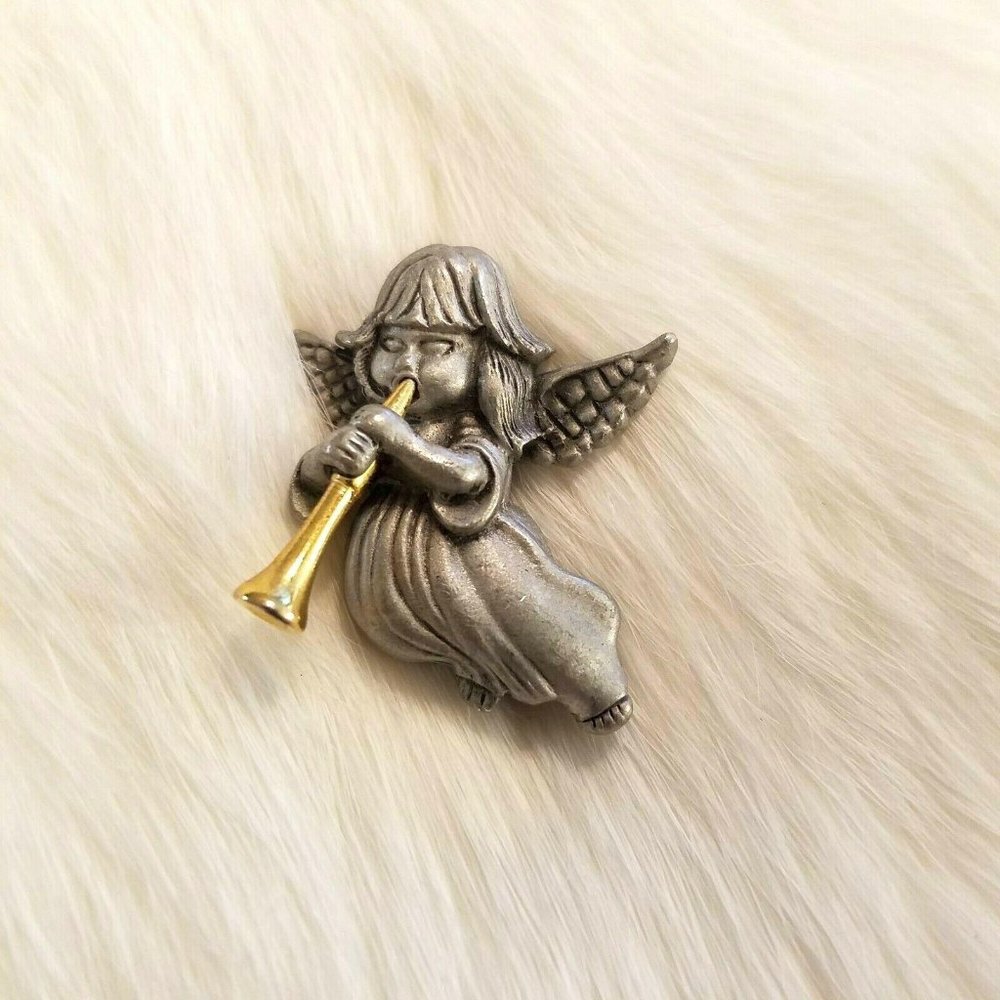 VTg Daria‎ Angel Horn Brooch 2217
